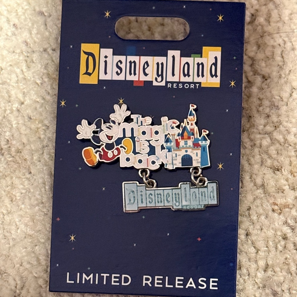 Disneyland Resort Pin - The Magic is Back
